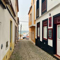 Neben dem kleineren Ort Burgau..