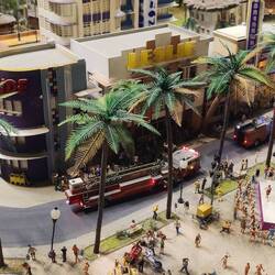 Immer mehr Feuerwehrfahrzeuge rücken an