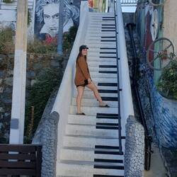 Laura spielt Beethovens Treppensinfonie.