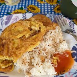 Omelette and rice for late breaky after splashing around, 8/10