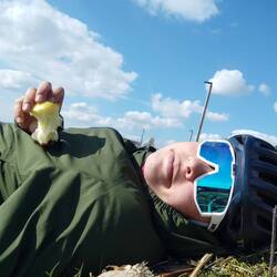Entsponnt mit an Kanzi-Apfel