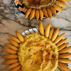 Babaganoush und Hummus - hübsch angerichtet und lecker