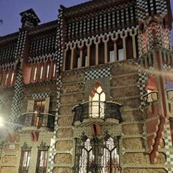 Früher Auftrag von Gaudi - für morgen gibt es schon keine Eintrittskarten mehr...