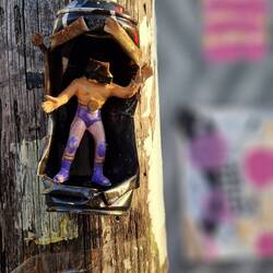 Ein Luchador in Spraydose als Kunstwerk.