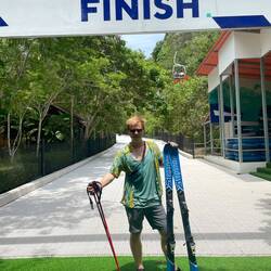 Mit kurzen Hosen und Sonnenbrille 😎