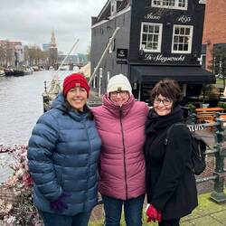 Café de Sluyswacht is a historical lockhouse built in 1695