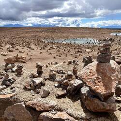 Während man die türmchen baut, nennt man seinen Wunsch. Darauf achten andere nicht kaputt zu machen