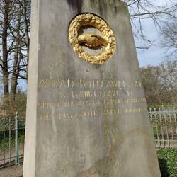 Inschrift seiner Frau