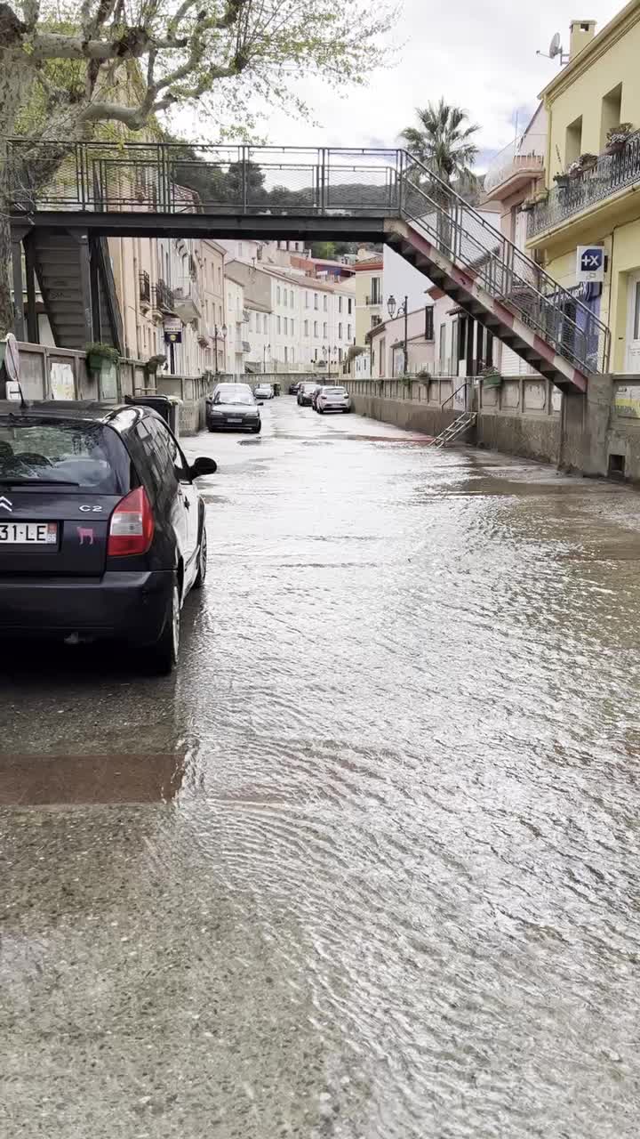 Mitten durch Cerbere läuft dieser Kanal
