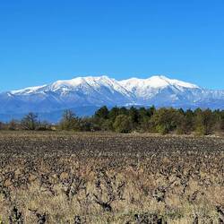 Die Gipfel der Pyrenäen eingepudert