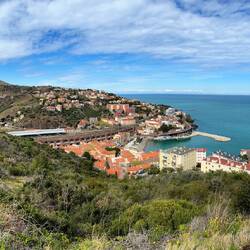 Blick auf Cerbère von der Passstraße aus