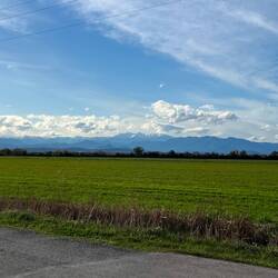 Blick auf die Pyrenäen von Spanien aus