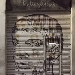 Um in die Bar zu kommen, musste man sich tatsächlich durch die mini Tür im Rolladen quetschen!