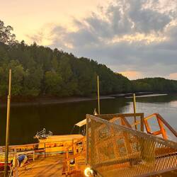 kann sich hier auch mit dem Boot 🚤 abholen oder bringen lassen