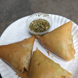 Some of the best samosas I've ever had 10/10, dipping sauce was perfection
