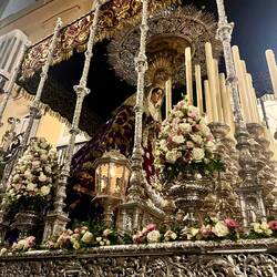 ..sondern auch Maria wird verehrt.