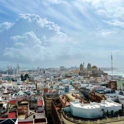 Eine gute Aussicht bietet sich der Torre Tavira.