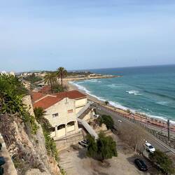 Blick auf den Badestrand in Tarragona von der Anhöhe am Casino