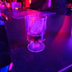 Magdas little bit of wine. Too little for ice?