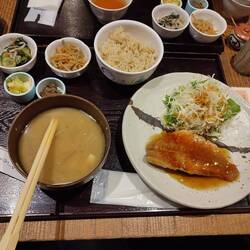 Typical Japanese restaurant for 1000 Yens ( 6 euros!)