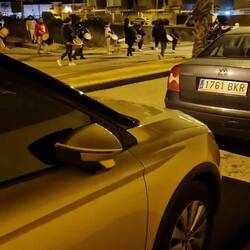 Übung auf der Straße! Gleichschritt!