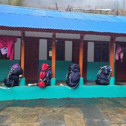 Dieses Gepäck wurde von sogenannten Gepäckträgern für die Touristen getragen