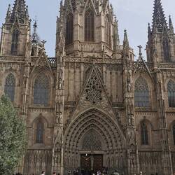 An der Kathedrale wird Open air Karfreitag gefeiert