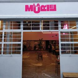 Unerwartet so eine Bar im Gràcia voller kleiner Gassen.