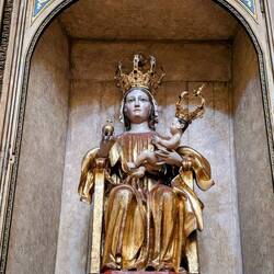 This was in Pamplona, the crown to baby scale ABSOLUTELY sent me, that's instant neck failure surely