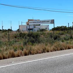Ein Rennstrecke an der Bundesstraße Circuit Calafat