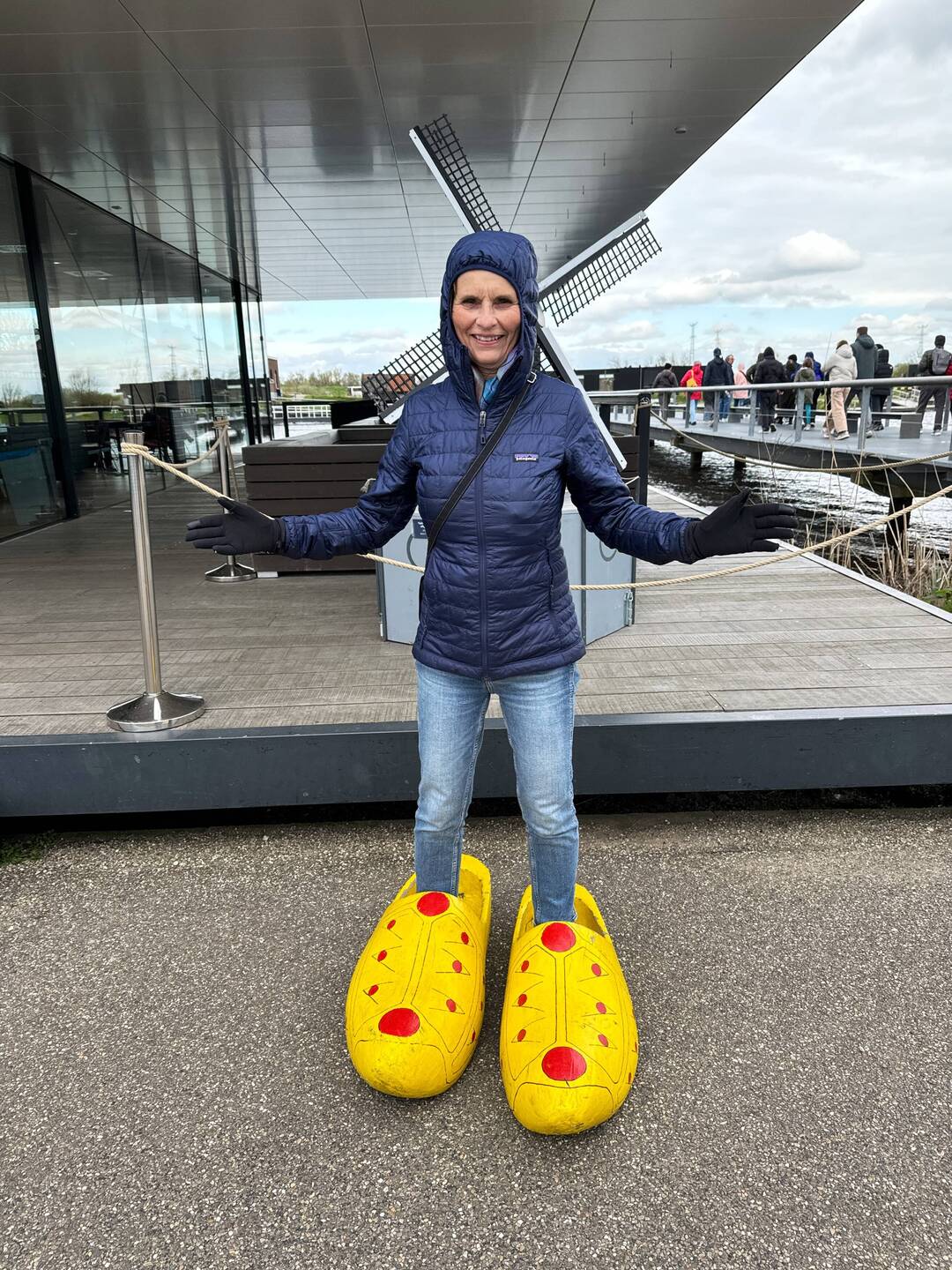 Dianne gets a new pair of shoes