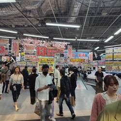 Un département store d'électronique immensisime