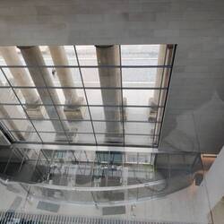 Wieder unten, Blick auf den Eingang