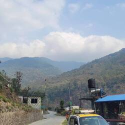 Das Taxi wartete bereits auf uns. Ab zurück nach Pokhara