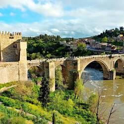 The San Martín Bridge, in a rare moment of sunshine