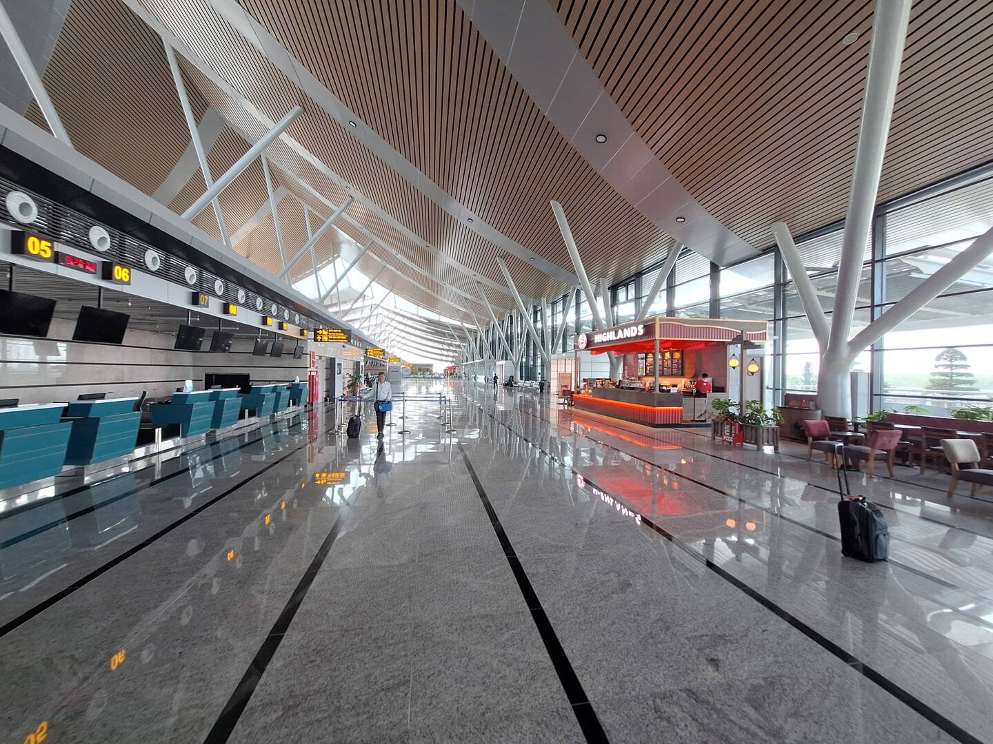 Hue Airport is crazy empty