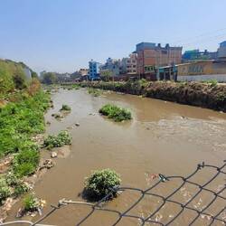 Leider sieht hier jeder Fluss so aus. Es ist normal, dass die Nepali darin Wäsche waschen & baden