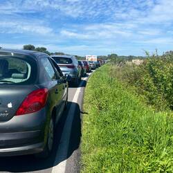 Als Fußgänger im Stau kommt man zwar ganz gut voran, besonders lustig war's dann aber dennoch nicht.