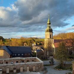 Als wir nachhause kommen schauen wir direkt nach, ob unser Freund die Kirche noch da ist!