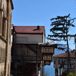 Lampadaires à l'effigie des maisons traditionnelles