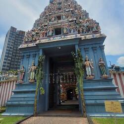 Ein hinduistischer Tempel namens Sri Srinivasa Perumal Temple