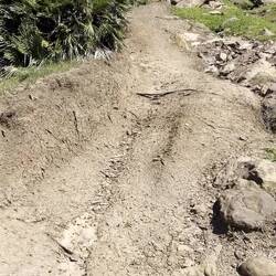 Das wäre lt. Komoot ein Radweg gewesen. Ohne Gepäck mit dem MTB kein Problem