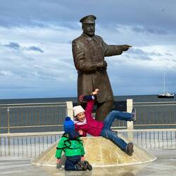 In 1916, a Chilean navy ship commanded by Piloto Pardo rescued 22 of Shackleton's men
