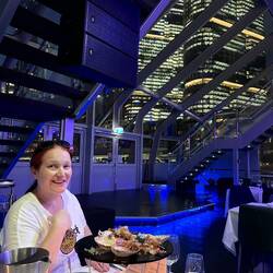 Vorbei an den ersten Hochhäusern in Darling Harbour