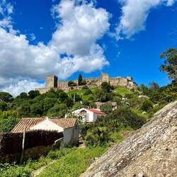 ..zum Burgdorf Castello de Castellar.