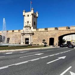Einfahrt in die Altstadt von Cádiz