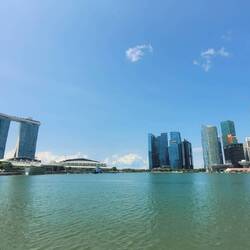 Blick auf die Bayfront mit riesigem Casino