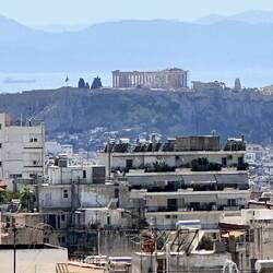 Der einzige Triumph-Händler mit Blick auf die Akropolis