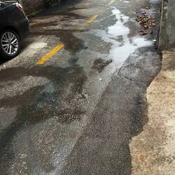 Das Wasser wird als Gottesgabe ausgegossen.