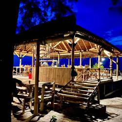 hier wird gegessen und das Essen ist wirklich lecker, frisch und abwechslungsreich